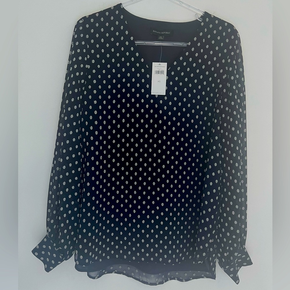 NWT Banana Republic long sleeve V neck embroidered blouse